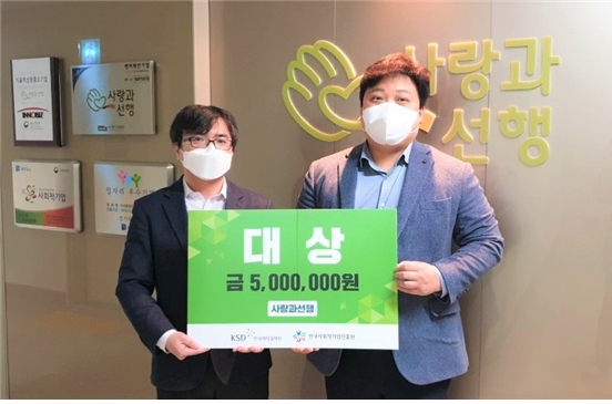 사회적기업 ㈜사랑과선행 이강민 대표(오른쪽)과 김형영 부사장./사진제공=사랑과선행
