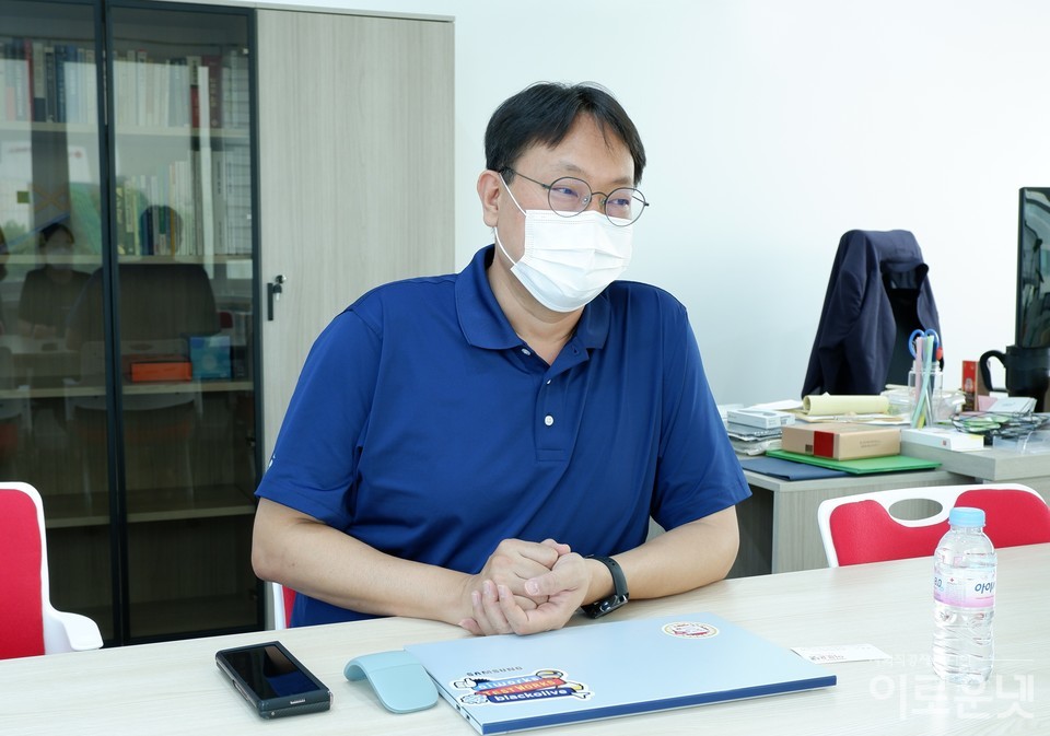 7월 12일, 테스트웍스 송파구 사무실에서 윤석원 대표를 만났다.