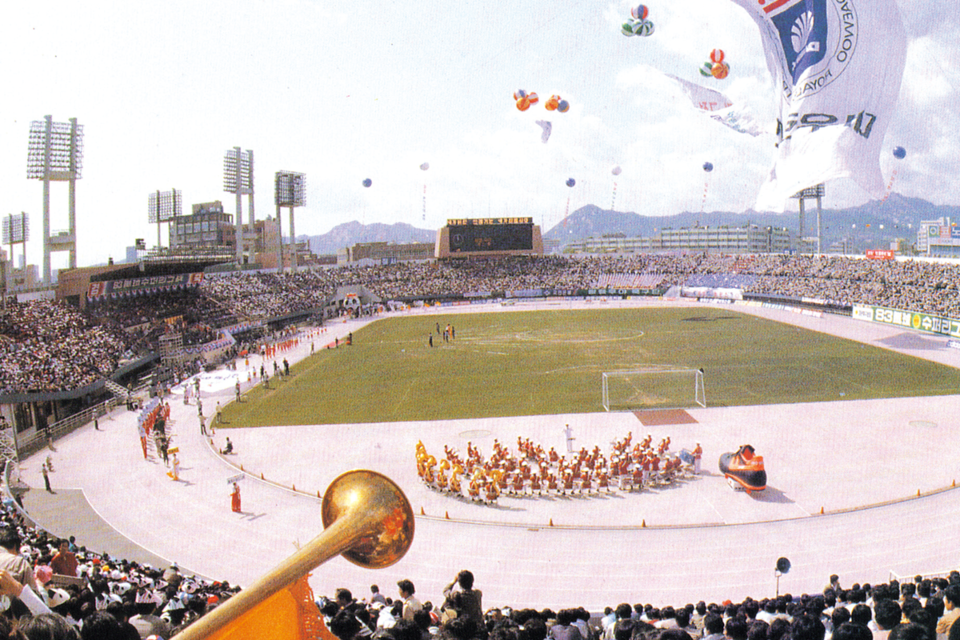 한국축구 최초의 프로축구리그(슈퍼리그)가 출범한 1983년 5월 8일의 동대문운동장./출처=대한축구협회