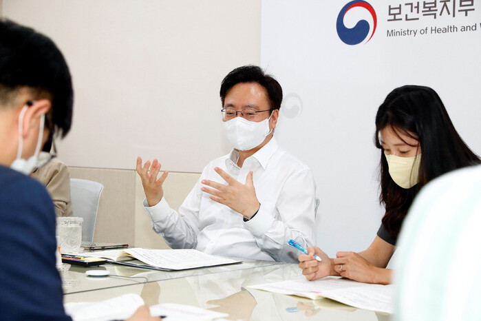 보건복지부가 지난 26일, 보건복지 규제혁신 TF 2차 회의를 개최했다./출처=보건복지부