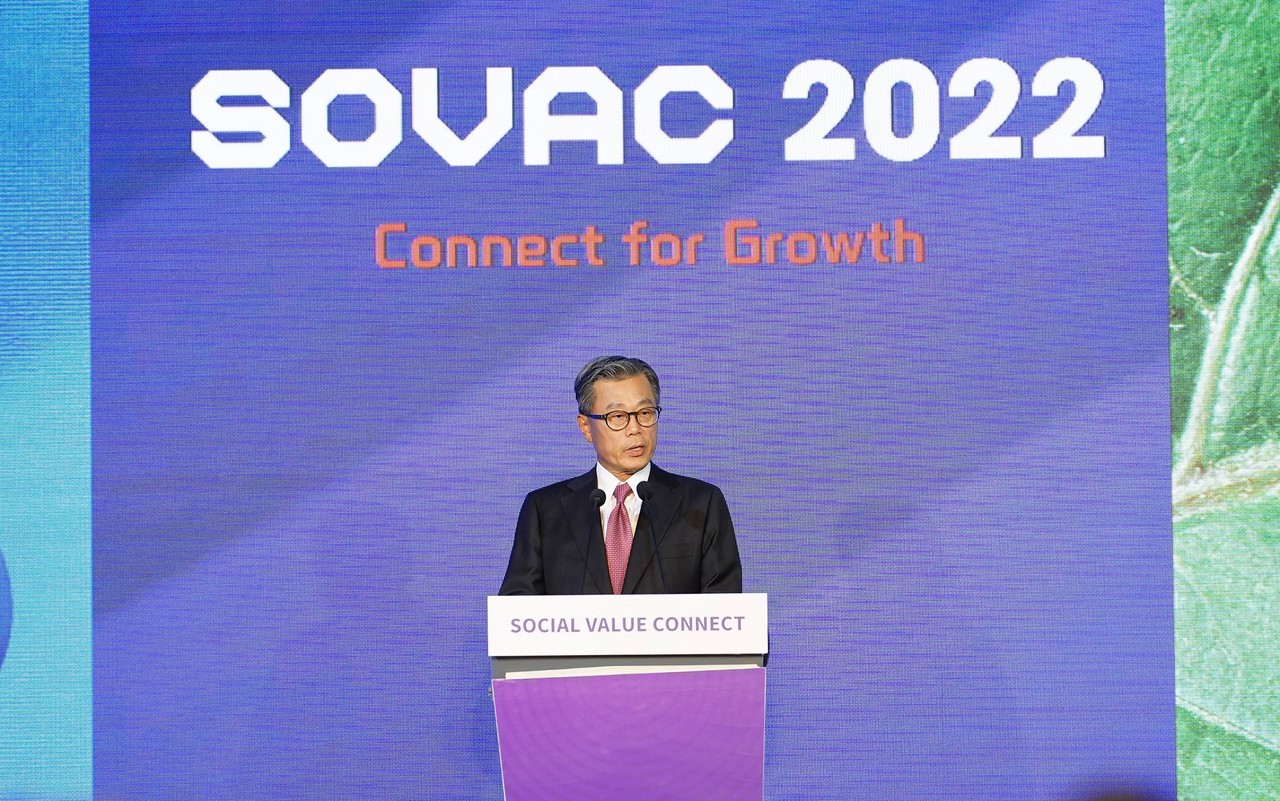 조대식 SK 수펙스추구협의회 의장이 20일 서울 광진구 그랜드워커힐 호텔에서 열린 'SOVAC 2022'에서 개회사를 하고 있다/출처=SK