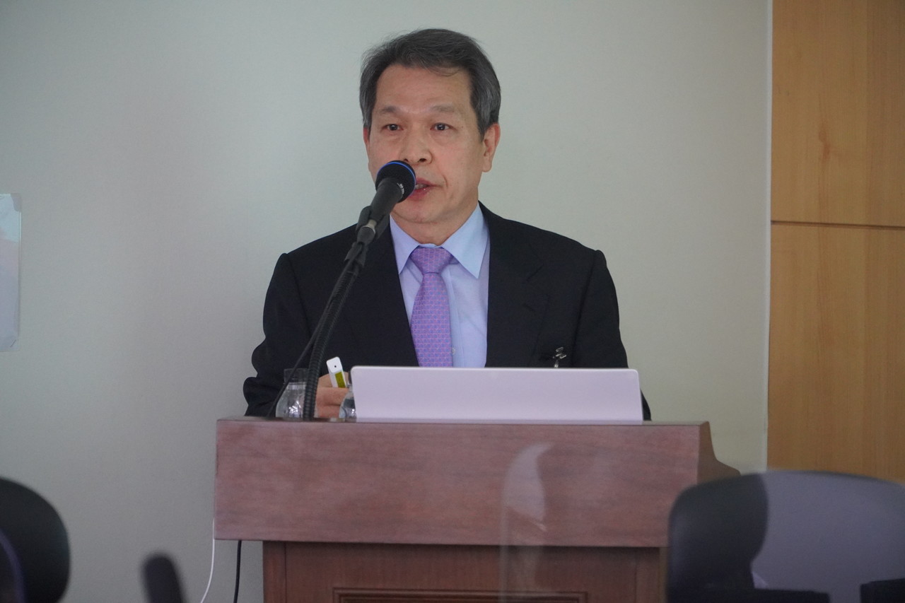 김병일 강남대학교 교수가 '공익신탁 세제의 문제점과 개선방안'에 대해 발표하고 있다.