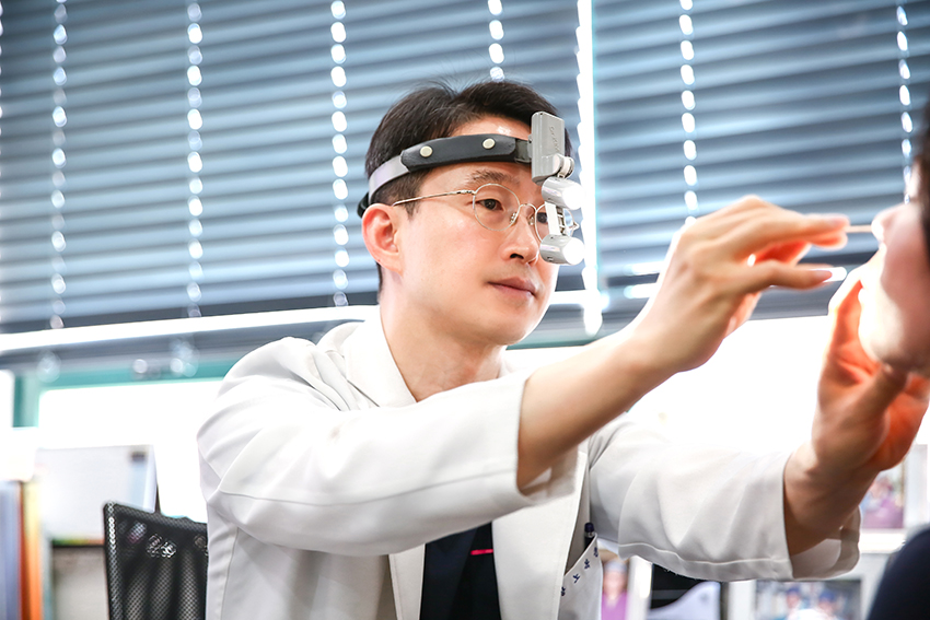 안각재건술을 고려하고 계시다면 압구정성형외과 11