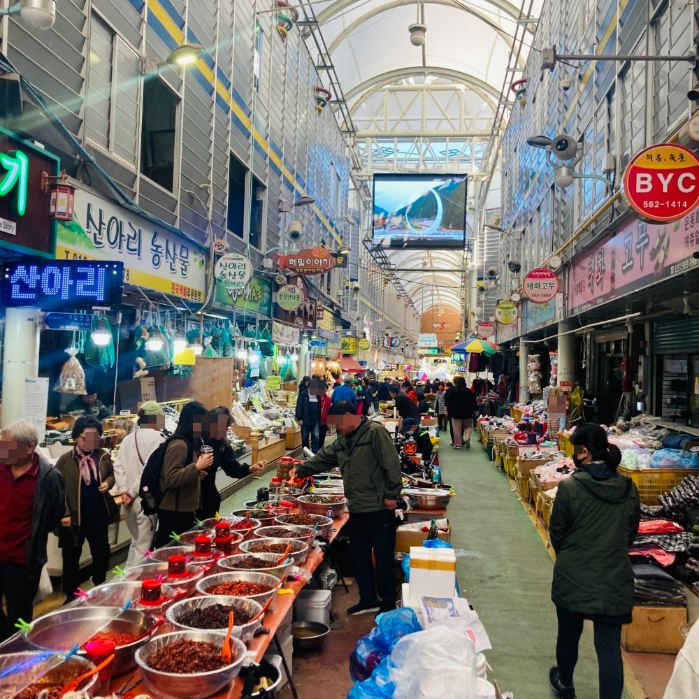 이로운 리뷰] 강원도 정선 5일장에서 먹어본 콧등치기 국수의 맛 < 문화/생활/리뷰 < 기사본문 - 이로운넷