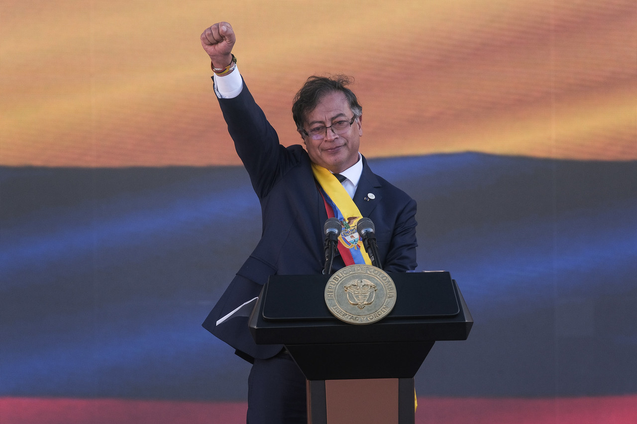 구스타보 페트로 콜롬비아 대통령이 지난해 8월 7일(현지시간) 콜롬비아 수도 보고타에서 대통령 취임 선언을 하고 있다. (사진/신화통신)