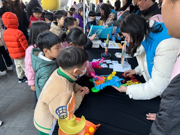 굿네이버스 서울북부지부 더 좋은 양육 캠페인 '마음을 전하는 말' 행사 진행 사진