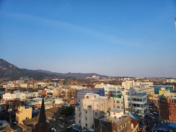 경복궁 주변 희뿌연 하늘 / 12월26일 오후 3시30분(사진=이로운넷)