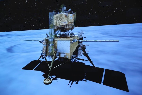 달에 성공적으로 착륙한 중국 무인 달 탐사선 창어(嫦娥) 5호를 지난 2020년 12월 2일 베이징우주통제센터(BACC)에서 포착했다. (사진/신화통신)