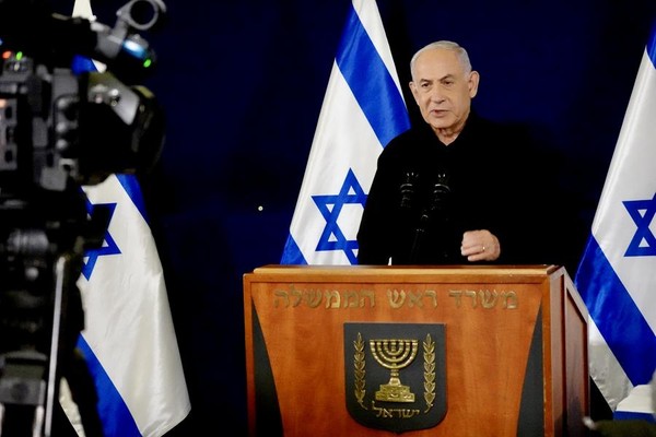 베냐민 네타냐후 이스라엘 총리가 지난해 10월 30일 저녁(현지시간) 텔아비브에서 기자회견을 하고 있다. (사진/신화통신)