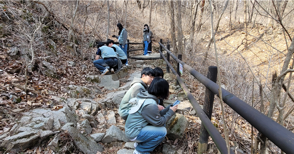 HD현대사이트솔루션 자원봉사활동(야생화 모니터링) (국립공원공단 제공)
