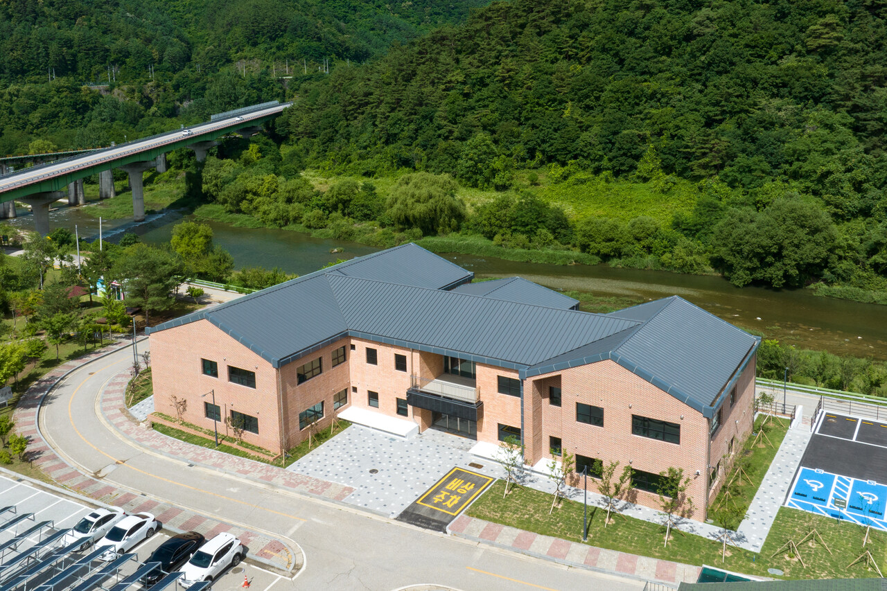 공립 치매전담 노인요양원 전경.(사진=정선군청))