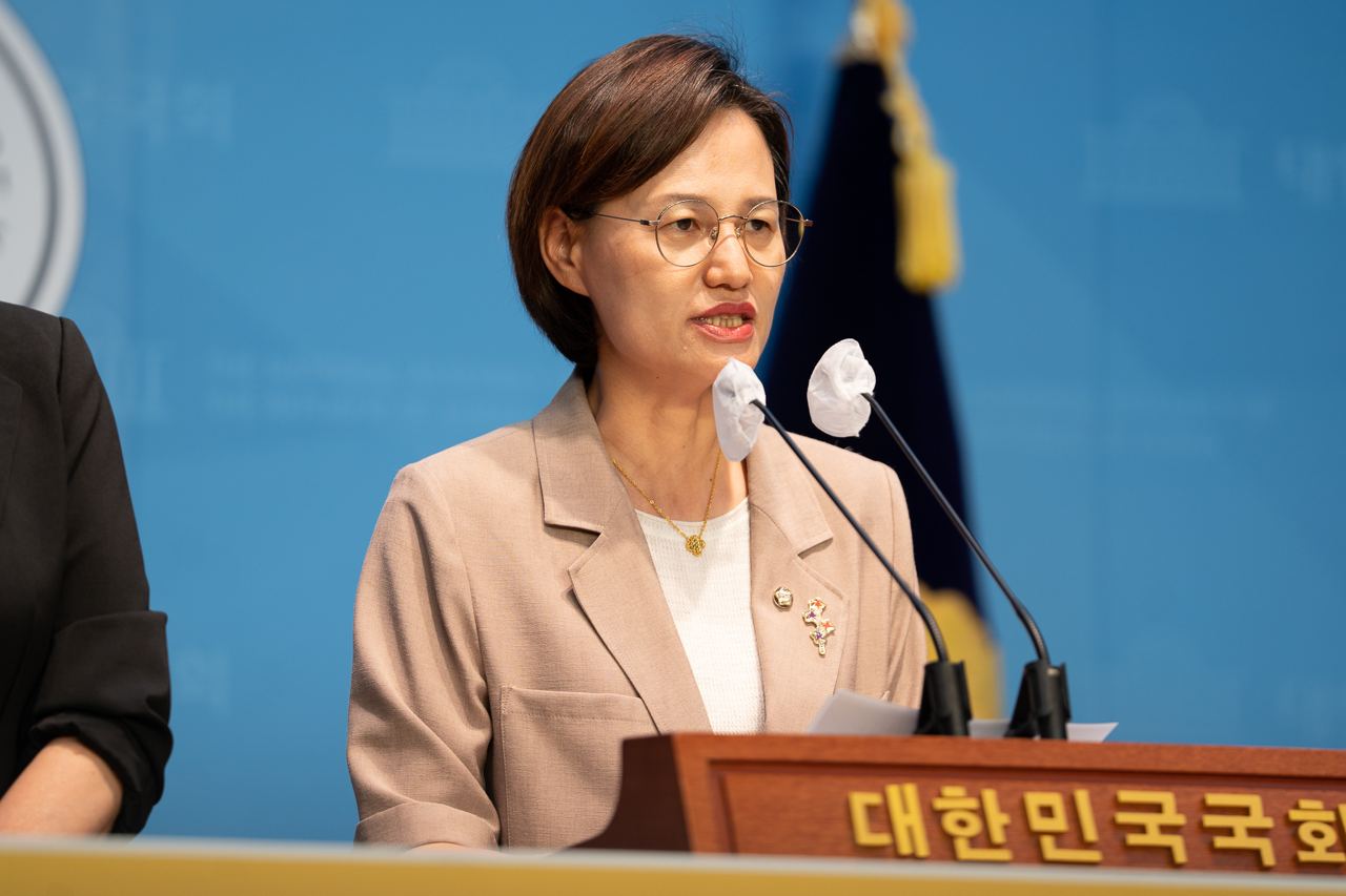 7일 국회 소통관에서 공공돌봄 없애는 서울시와 서울시의회 규탄 강은미 의원 기자회견 