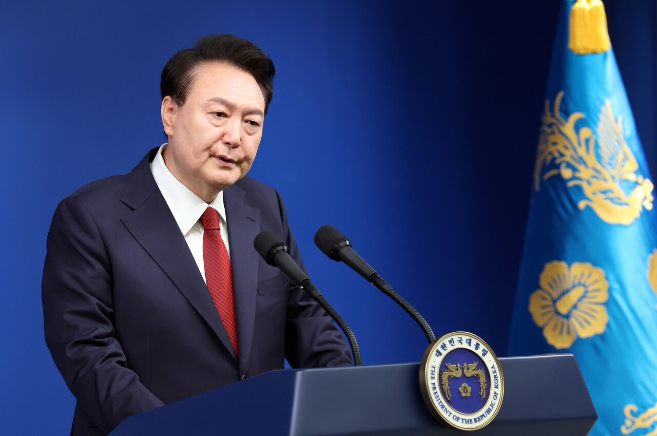 윤석열 대통령이 9일 서울 용산 대통령실 청사에서 열린 취임 2주년 기자회견에서 출입기자들의 질문에 답변하고 있다. 2024.05.09./뉴시스