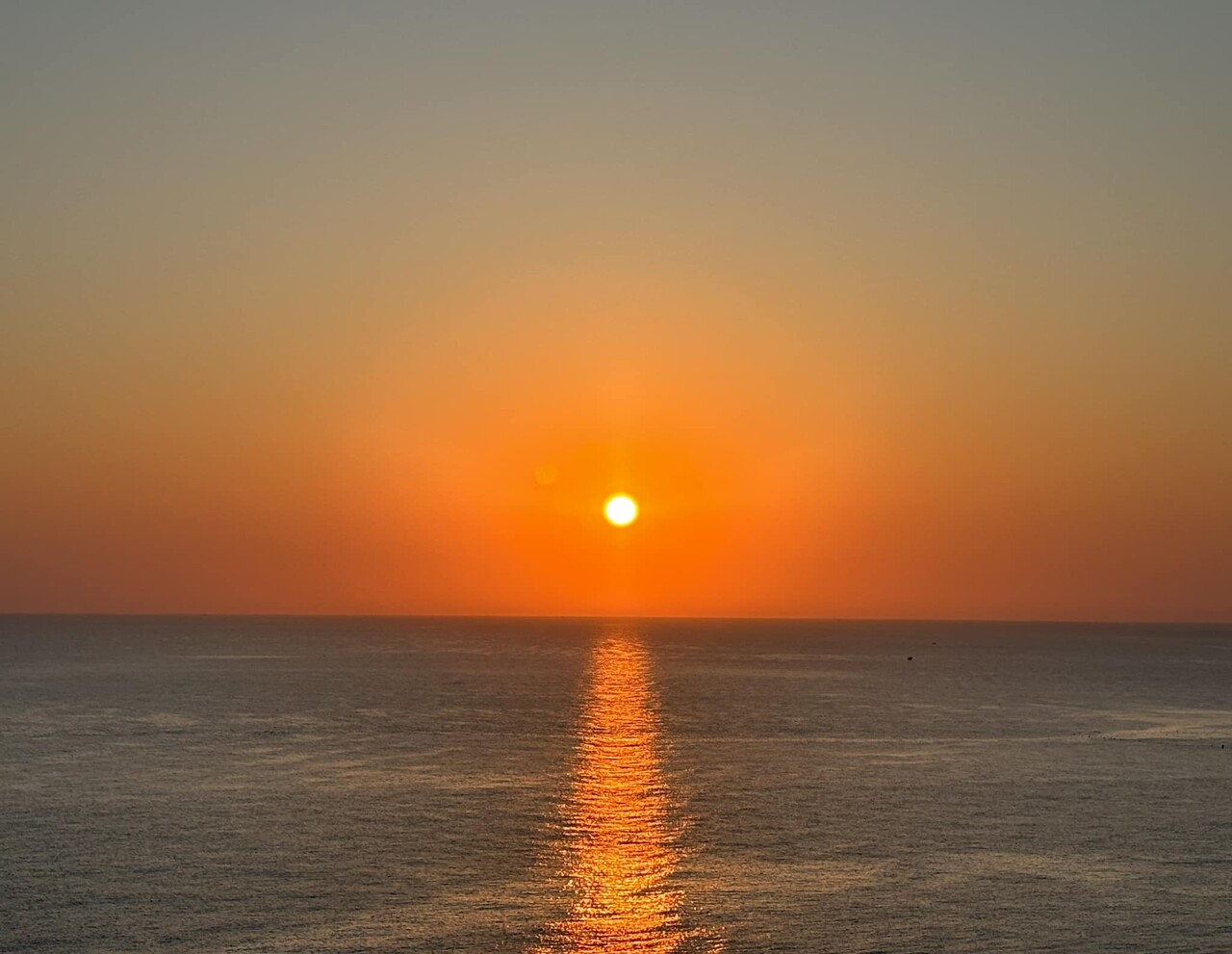 강릉 바다에서 떠오르는 해./사진=조국 대표 페이스북 갈무리