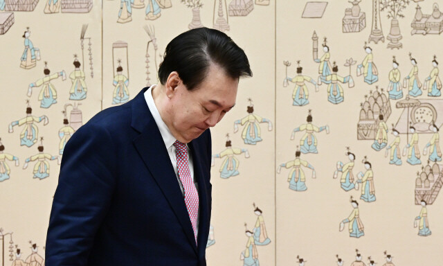 윤석열 대통령이 2024년 2월14일 서울 용산 대통령실에서 열린 저출산고령사회위원회 부위원장, 과학기술수석 등의 위촉장 및 임명장 수여식에 참석하고 있다. /사진 = 대통령실사진기자단