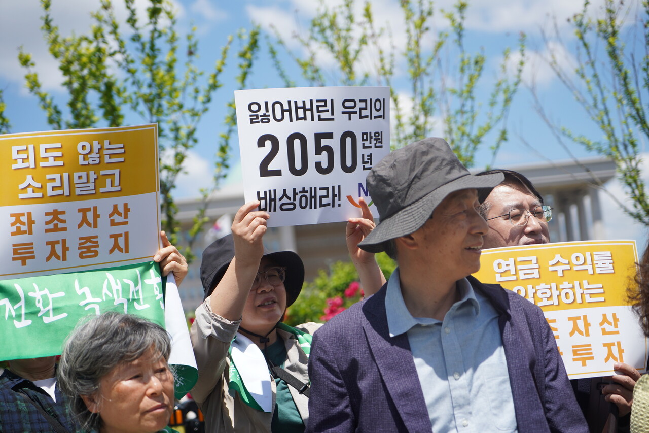 28일 기후환경단체와 제22대 국회의원 당선인들이 국민연금공단의 '탈석탄 선언' 3주년을 맞아 기자회견을 열었다./사진제공=환경운동연합