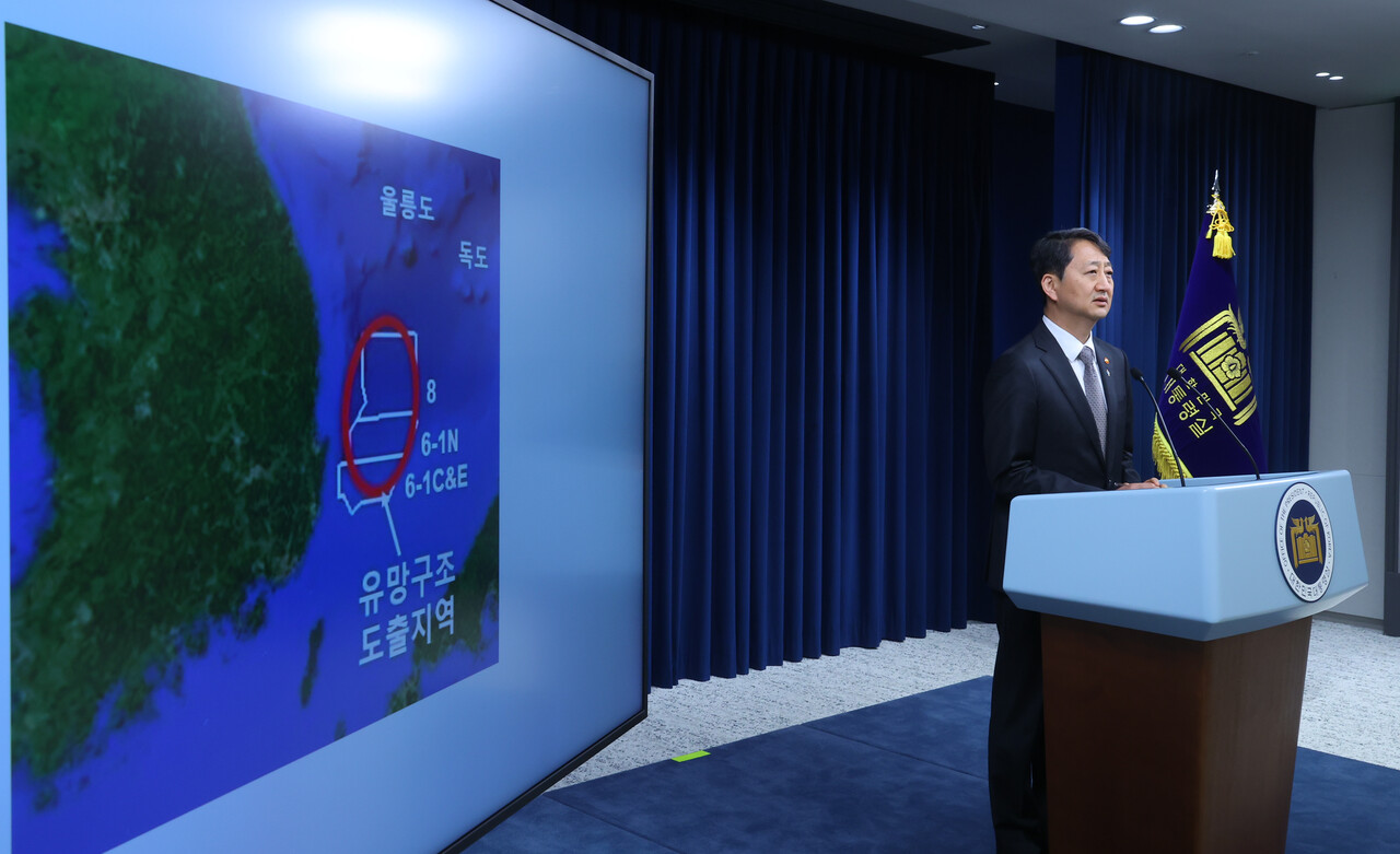 안덕근 산업통상자원부 장관이 3일 서울 용산 대통령실 브리핑룸에서 영일만 앞바다 석유·가스 매장 가능성 관련 브리핑을 하고 있다. 2024.06.03./뉴시스