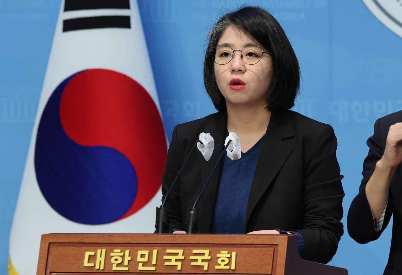 용혜인 더불어민주연합 의원이 24일 오전 서울 여의도 국회에서 민생회복지원금 관련 입장 발표 기자회견을 하고 있다. 2024.04.24./자료사진=뉴시스