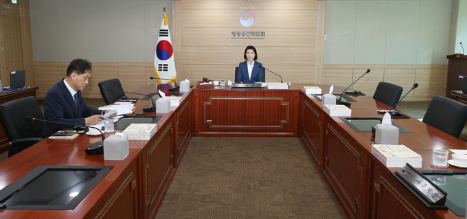 이진숙 신임 방송통신위원회 위원장이 지난달 31일 오후 정부과천청사에서 열린 전체회의에 참석해 있다. /사진=방송통신위원회
