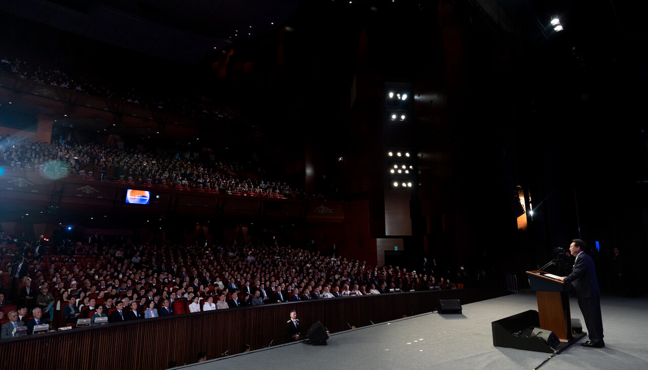 윤석열 대통령이 15일 서울 종로구 세종문화회관에서 열린 제79주년 광복절 경축식에서 경축사를 하고 있다. (사진=대통령실 제공) 2024.08.15./뉴시스