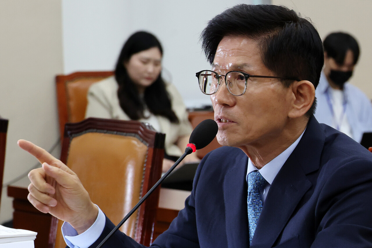 김문수 고용노동부 장관 후보자가 지난 26일 오전 서울 여의도 국회에서 열린 환경노동위원회의 인사청문회에서 발언하고 있다./ 사진=뉴시스