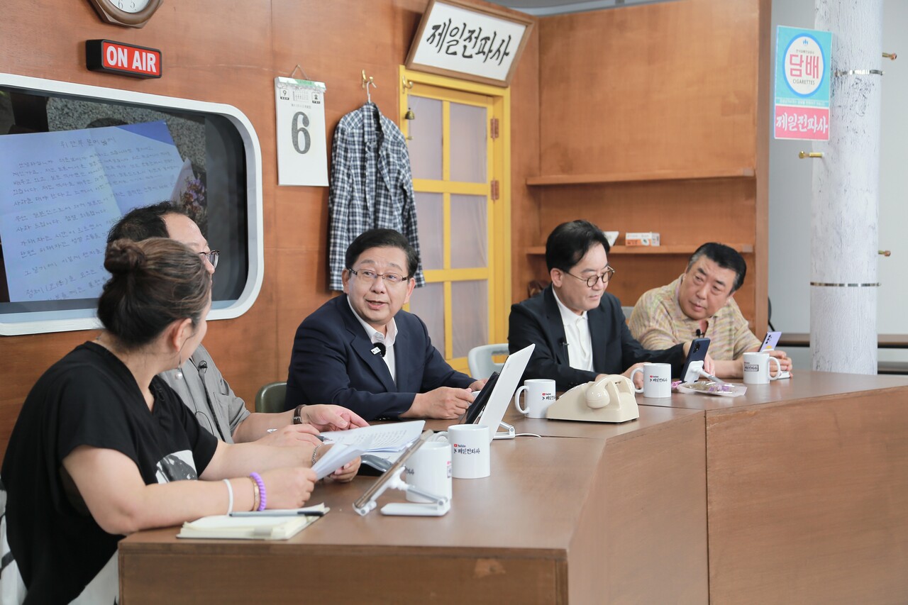 유튜브 방송 '제일 전파사'에 게스트로 출연해 기시다 일본 총리 방한 등에 대해 설명하고 있는 호사카 유지 교수의 모습 / 2024. 9. 6. 이수진 기자