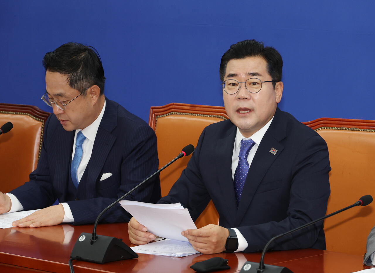 박찬대 더불어민주당 원내대표가 19일 서울 여의도 국회에서 열린 당 정책조정회의에서 발언하고 있다./사진=뉴시스