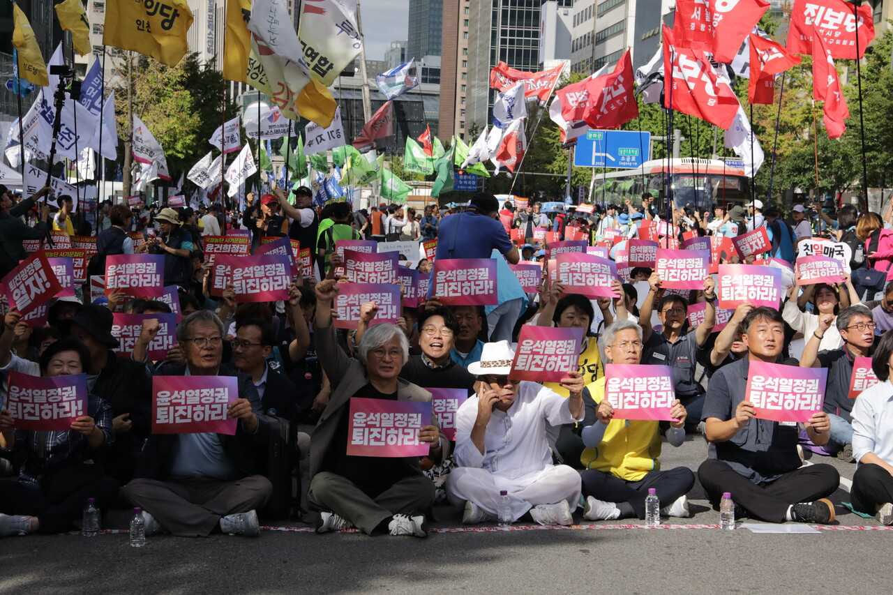 28일 서울 중구 숭례문 앞 도로에서 윤석열 정권 퇴진 시국대회가 열렸다. 2024.09.28/사진=조은결 기자