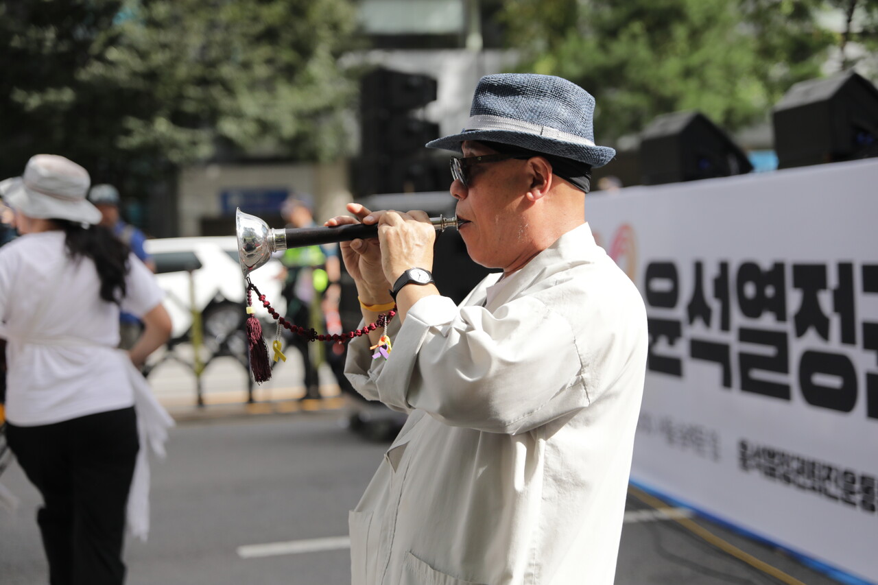 28일  서울 중구 숭례문 앞 도로에서 윤석열 정권 퇴진 시국대회가 열렸다. 본격적인 집회가 시작되기 전 풍물놀이 공연이 개최됐다., 2024.09.28/사진=조은결 기자