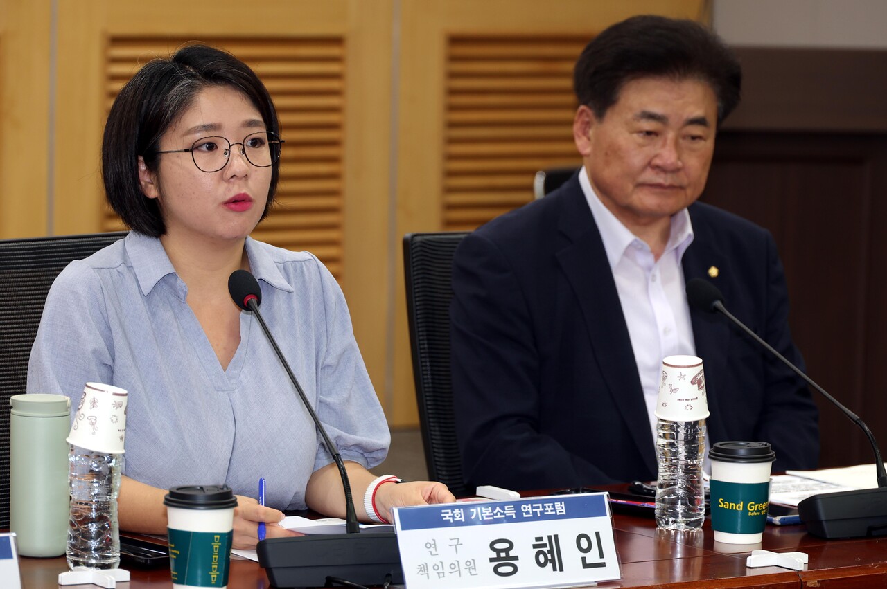 용혜인 의원 다른 정치인과 공식 행사에 참석한 과거 활동 사진