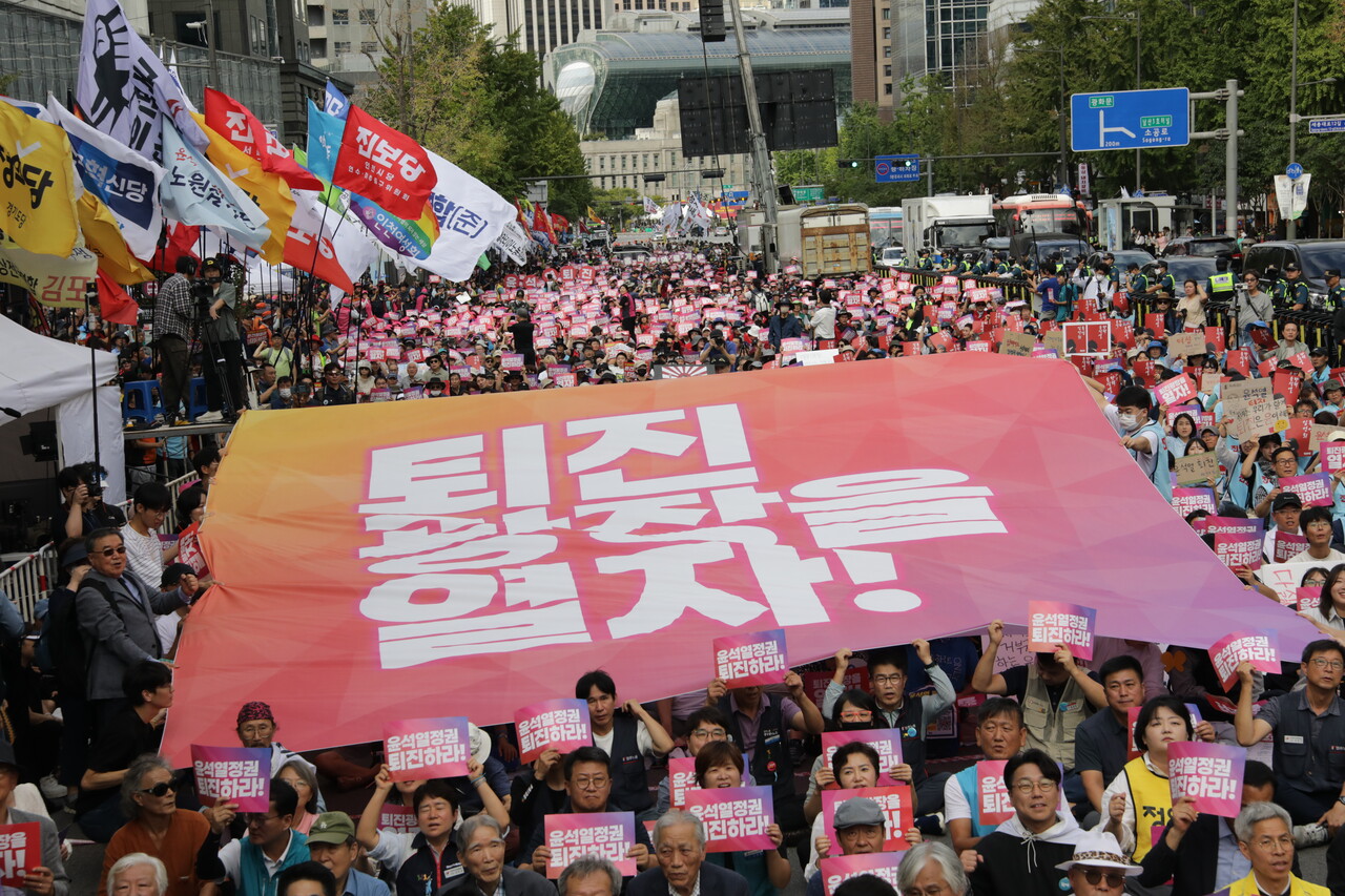 28일  서울 중구 숭례문 앞 도로에서 윤석열 정권 퇴진 시국대회가 열렸다. 2024.09.28/사진=조은결 기자