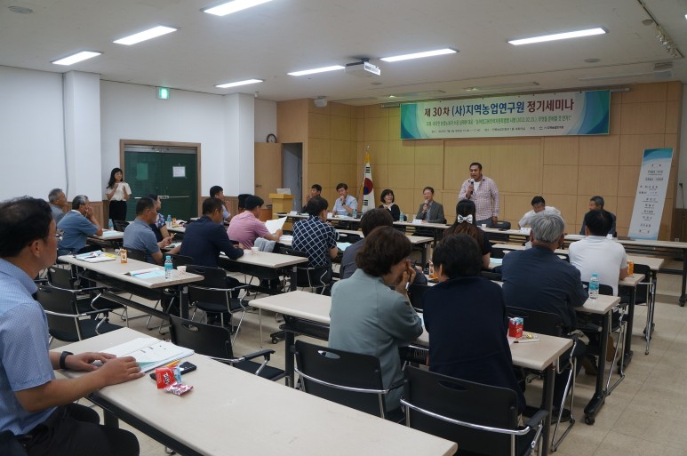 (사) 지역농업연구원 30차 세미나,  노동인력, 인구정책이 도입될 때 필요한 의제들을 제안하는 참여자들 ./사진제공=아시아의친구들