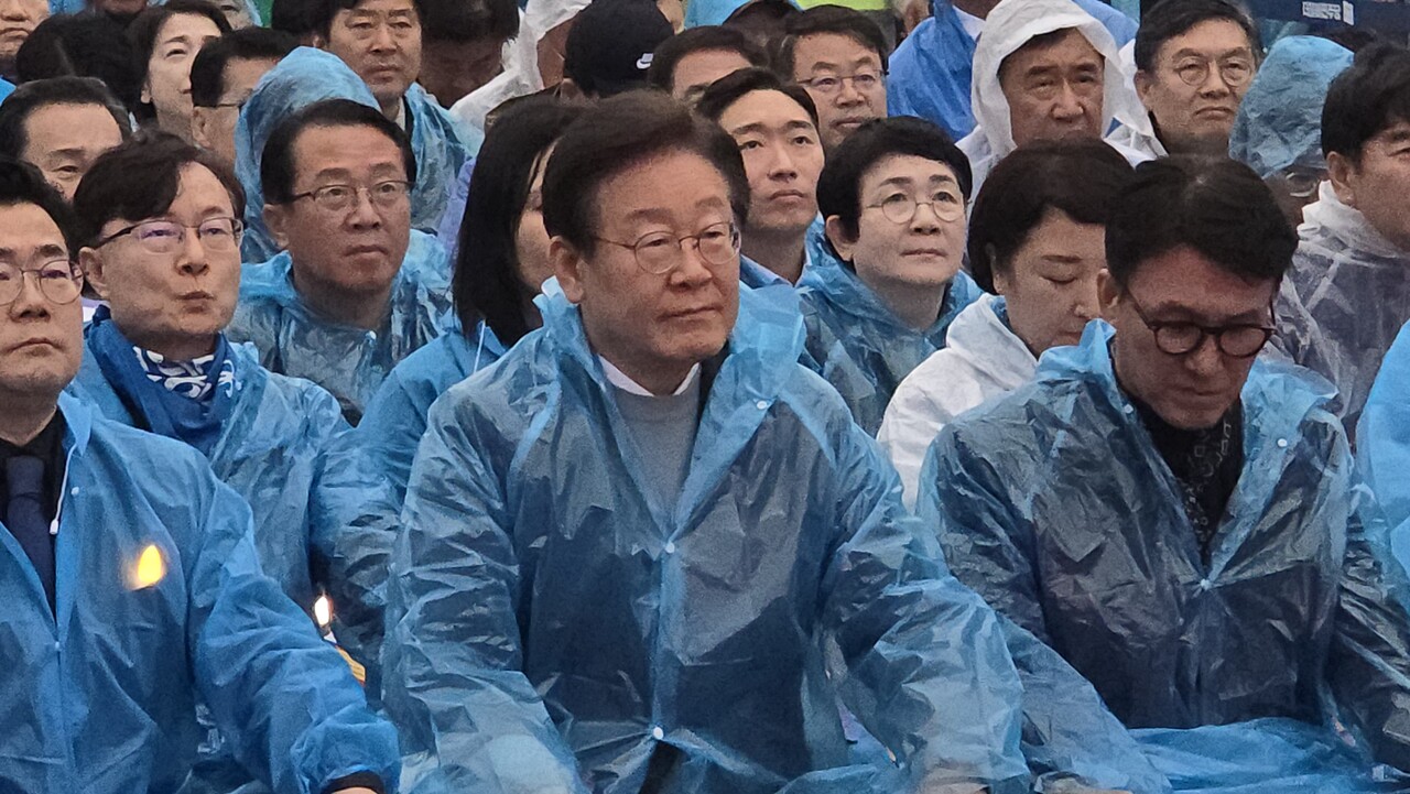  16일, 서울 종로구 광화문 일대서 더불어민주당의 '‘김건희 특검 수용, 국정농단 규명!' 윤석열을 거부한다 시민행진, 제 3차 국민 행동의 날' 장외집회가 열렸다. 2024.11.16/사진=조은결 기자