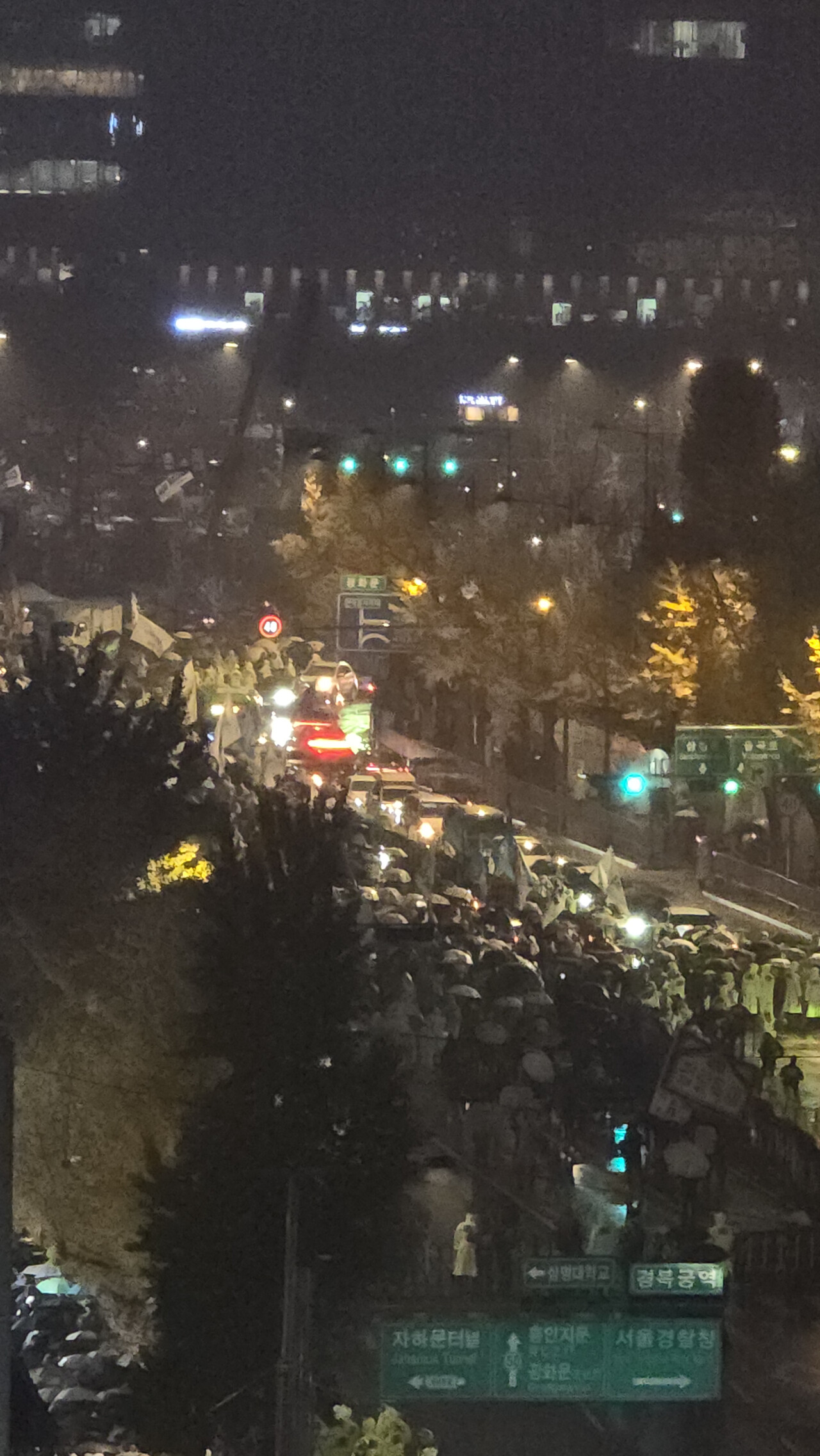  16일, 서울 종로구 광화문 일대서 더불어민주당의 '‘김건희 특검 수용, 국정농단 규명!' 윤석열을 거부한다 시민행진, 제 3차 국민 행동의 날' 장외집회가 열렸다. 2024.11.16/사진=조은결 기자