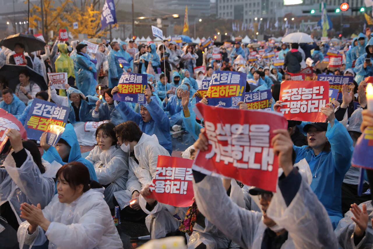  16일, 서울 종로구 광화문 일대서 더불어민주당의 '‘김건희 특검 수용, 국정농단 규명!' 윤석열을 거부한다 시민행진, 제 3차 국민 행동의 날' 장외집회가 열렸다. 2024.11.16/사진=조은결 기자
