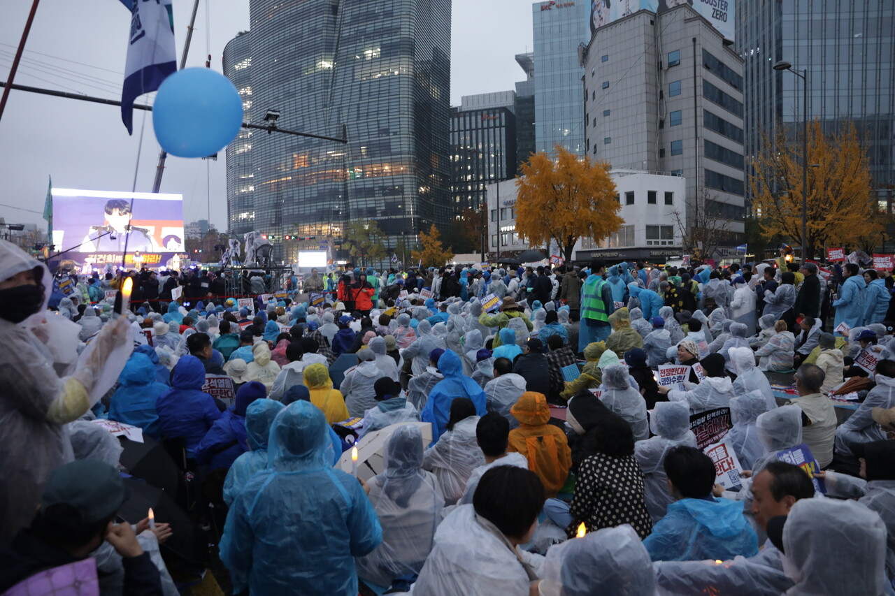  16일, 서울 종로구 광화문 일대서 더불어민주당의 '‘김건희 특검 수용, 국정농단 규명!' 윤석열을 거부한다 시민행진, 제 3차 국민 행동의 날' 장외집회가 열렸다. 2024.11.16/사진=조은결 기자