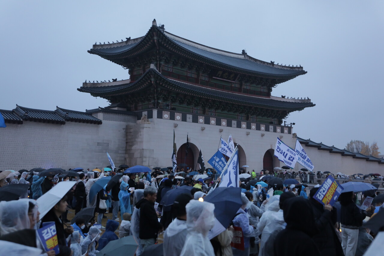 16일 서울 종로구 광화문 일대서  '김건희 윤석열 국정농단 규탄·특검 촉구 제3차 국민행동의 날' 장외집회가 열렸다. 2024.11.16/사진=조은결 기자