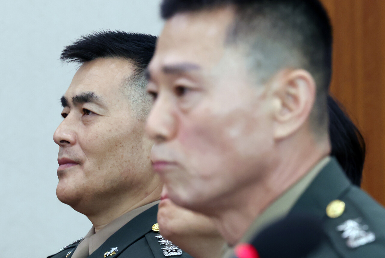 박정훈 전 해병대 수사단장과 임성근 전 해병대 1사단장이 21일 서울 여의도 국회에서 열린 제3차 법제사법위원회 전체회의, 순직 해병 수사 방해 및 사건 은폐 등의 진상규명을 위한 특별검사의 임명 등에 관한 법률안 관련 입법청문회에 출석하고 있다. 2024.06.21./뉴시스