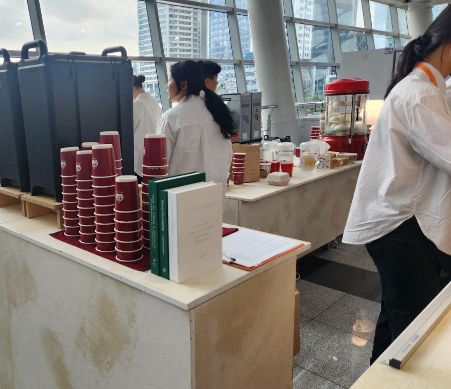 INC-5 회의장(벡스코) 안에 운영되는 카페테리아, 모든 식기가 플라스틱이 코팅된 일회용품으로 제공되고 있다./사진제공=플뿌리연대