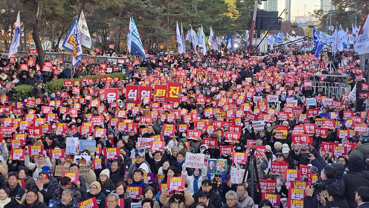 7일 서울 여의도 국회 일대에서 열린 '윤석열 즉각 탄핵! 즉각 구속! 촛불문화제' 2024.12.07/사진=조은결 기자