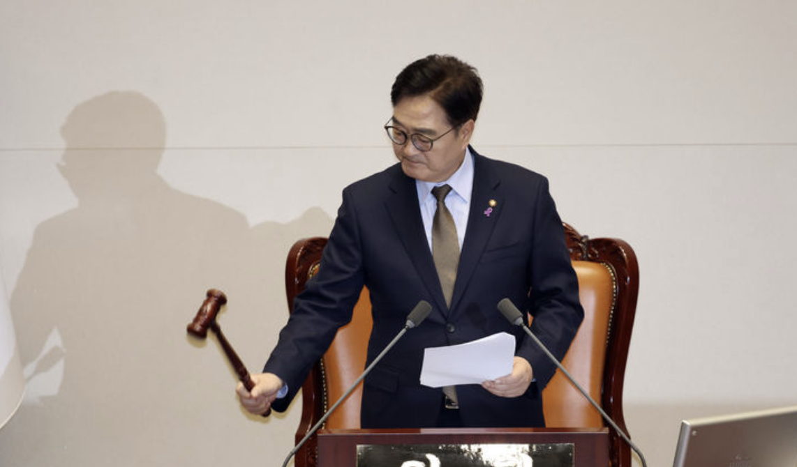 우원식 국회 의장이 26일 서울 여의도 국회에서 열린 제420회 국회(임시회) 제1차 본회의에서 마은혁, 정계선, 조한창 헌법재판소 재판관 선출안 가결을 선포하고 있다./사진=뉴시스