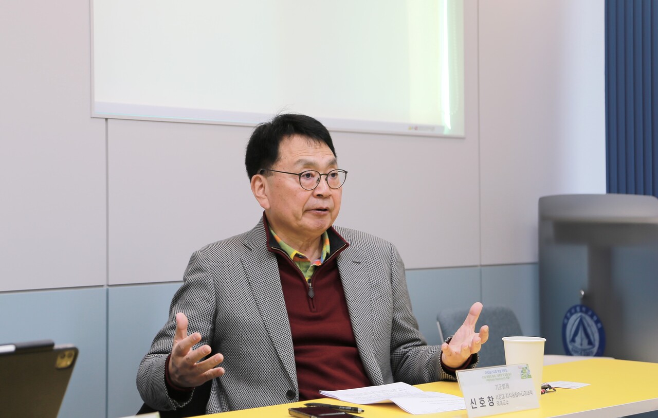 신호창 명예교수가 발언을 하고 있다. / 2024. 12. 26. 이수진 에디터