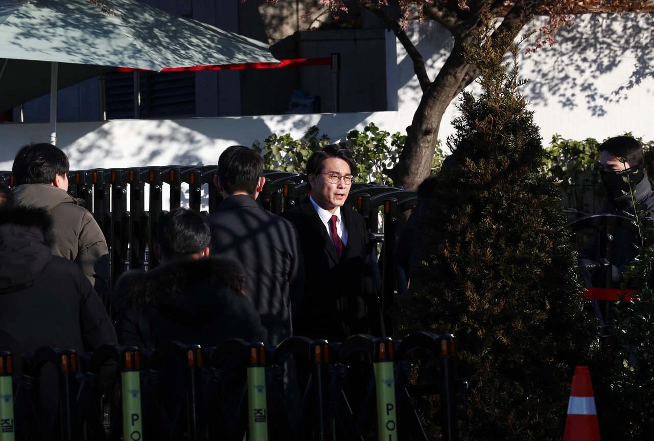윤상현 국민의힘 의원이 3일 오전 서울 용산구 윤석열 대통령 관저로 들어가고 있다. /사진=뉴시스