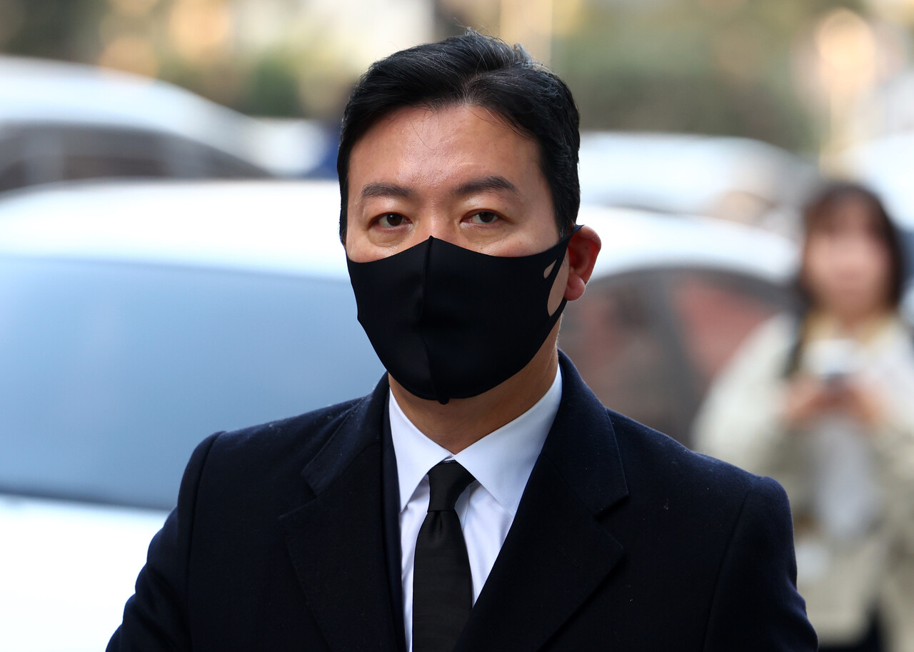 김성훈 대통령경호처 차장이 17일 서울 서대문구 경찰청 국가수사본부 특별수사단(특수단)에 출석하고 있다. 김 차장은 지난 3일 고위공직자범죄수사처와 경찰의 윤석열 대통령 체포영장 집행 시도를 저지한 혐의를 받고 있다. 2025.01.17/뉴시스