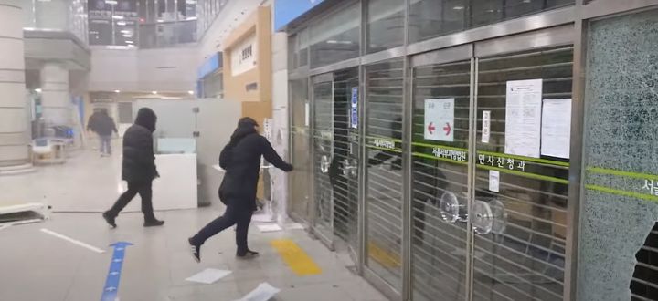 /사진=서울서부지방법원 무단 점거 기록 유튜브 '락티비' 영상 유튜브 갈무리