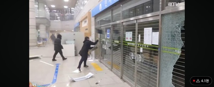 /사진=서울서부지방법원 무단 점거 기록 유튜브 '락' 영상 유튜브 갈무리