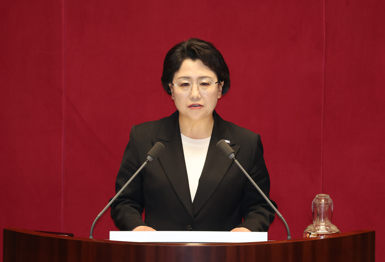 김선민 조국혁신당 대표 권한대행이 12일 서울 여의도 국회에서 열린 제422회 국회(임시회) 제4차 본회의에서 비교섭단체 대표연설을 하고 있다./뉴시스