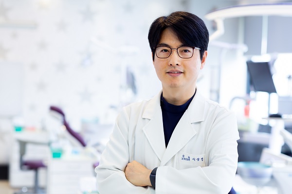 사진 이앤이치과교정과의원 이상빈 대표원장