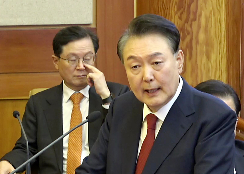 윤석열 대통령이 25일 서울 종로구 헌법재판소에서 열린 자신의 탄핵심판 11차 변론에서 최종 의견 진술을 하고 있다./사진=헌법재판소