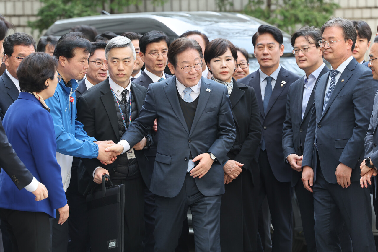 이재명 더불어민주당 대표가 26일 서울 서초구 서울고등법원에서 열린 공직선거법 위반 혐의 항소심 선고 공판에 출석하고 있다. /사진=뉴시스